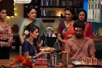 Mehndi Hai Rachne Wali: Pallavi console Mandar to eat food