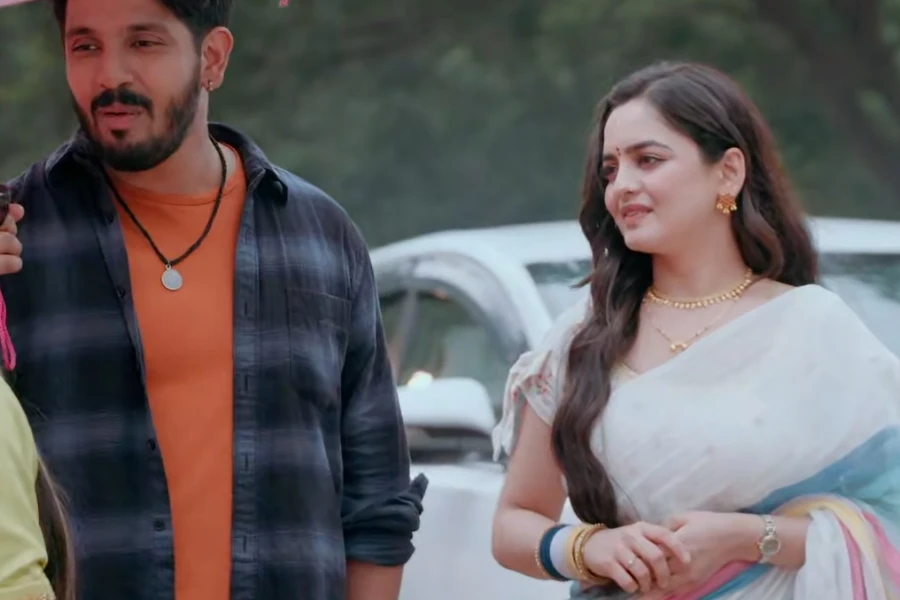 Udne Ki Aasha: A Tra...