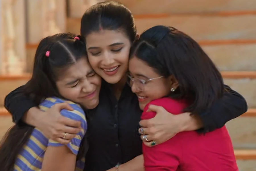 YRKKH: Maira Collaps...