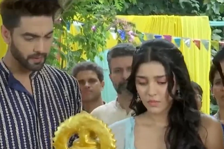 YRKKH Twist: Maira T...