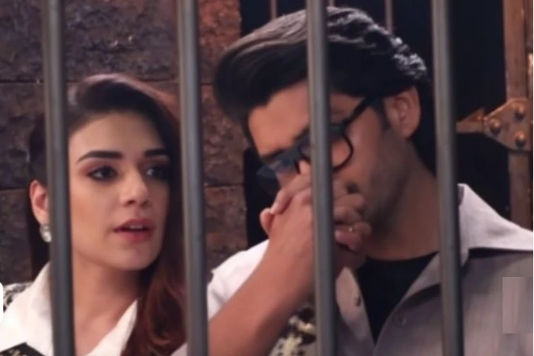 Dr Aarambhi Twist: V...